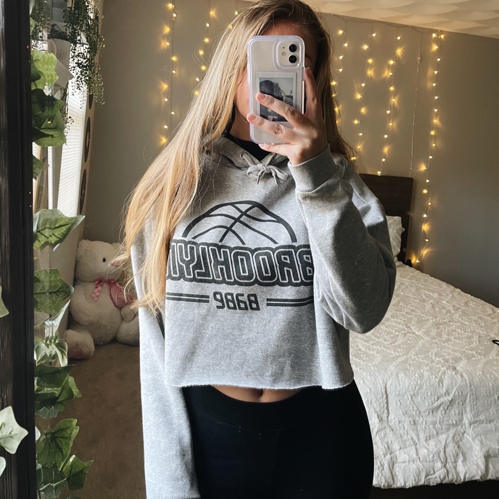 ✨Forever 21 cropped sweatshirt